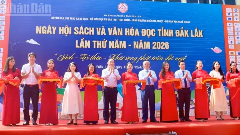 Đấu tranh bảo vệ nền tảng tư tưởng của Đảng: Lan tỏa tri thức chính thống, góp phần nâng cao nhận thức chính trị từ cơ sở