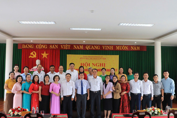 CÔNG BỐ QUYẾT ĐỊNH ĐIỀU ĐỘNG, BỔ NHIỆM GIÁM ĐỐC THƯ VIỆN TỈNH ĐẮK LẮK