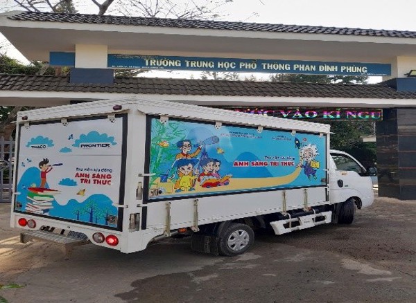 Phục vụ xe thư viện lưu động - Mang “Ánh sáng tri thức”  đến với học sinh vùng sâu, vùng xa trên địa bàn tỉnh Đắk lắk